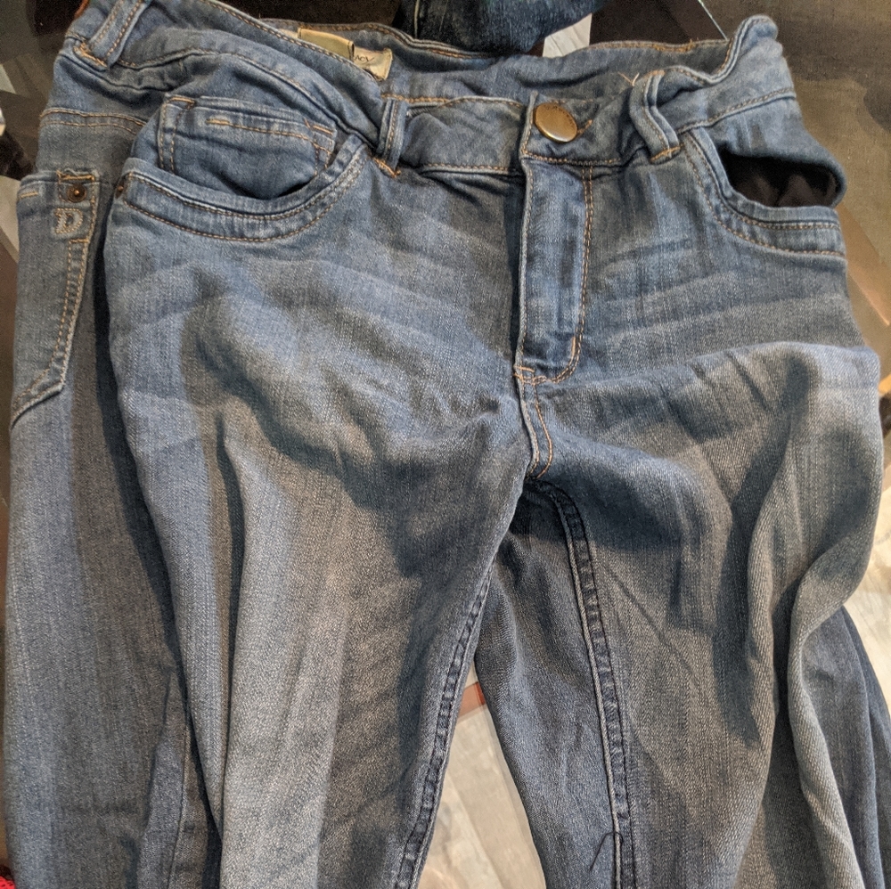Jeans with Weathered bottoms